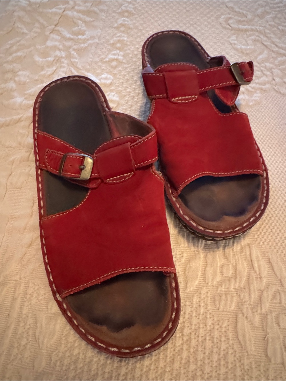 Minnetonka Womens Red Suede Open-Toe Sandals